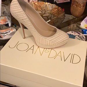 Joan & David Flipp - Size 7